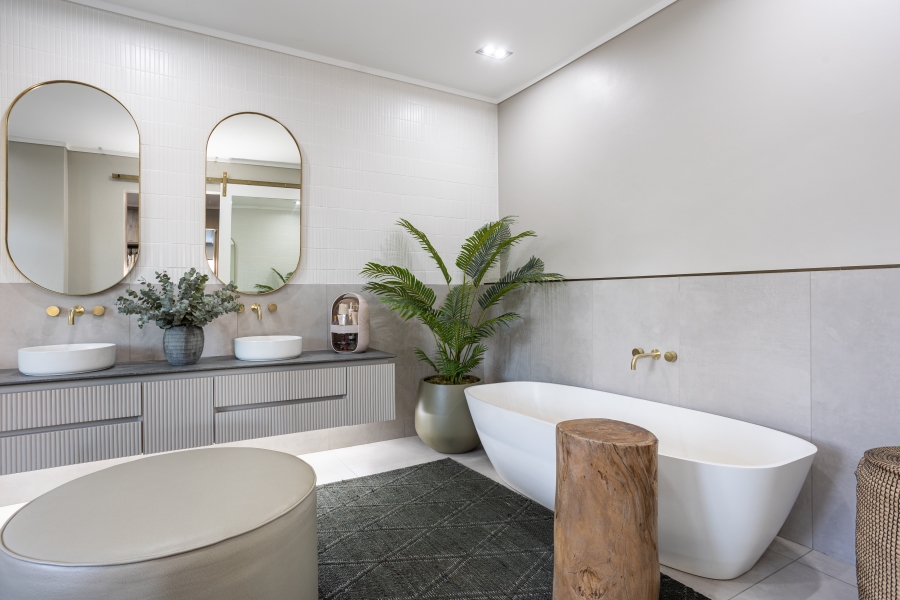 6 Bedroom Property for Sale in Winelands Western Cape